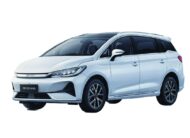 BYD M6